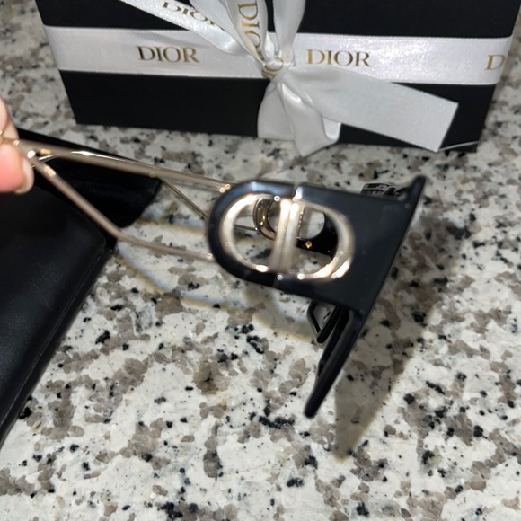 30MONTAIGNE DIOR
Black Square Sunglasses - Picture 5 of 8